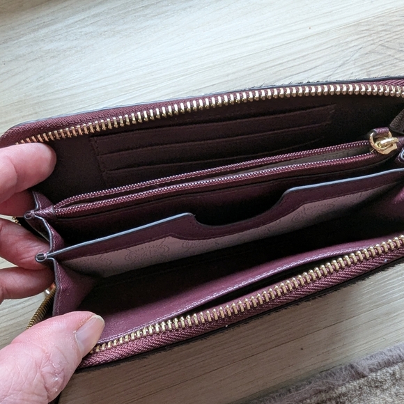 NWOT Michael Kors Burgundy Wristlet Wallet - Picture 3 of 4